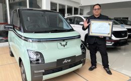 Dealer Wuling Purwokerto - Relations Manager Wuling Motors bersama Air ev yang mendapatkan penghargaan Best User Friendly Electric Car SBBI Awards 2023 1000x750 1 Wuling Purwokerto